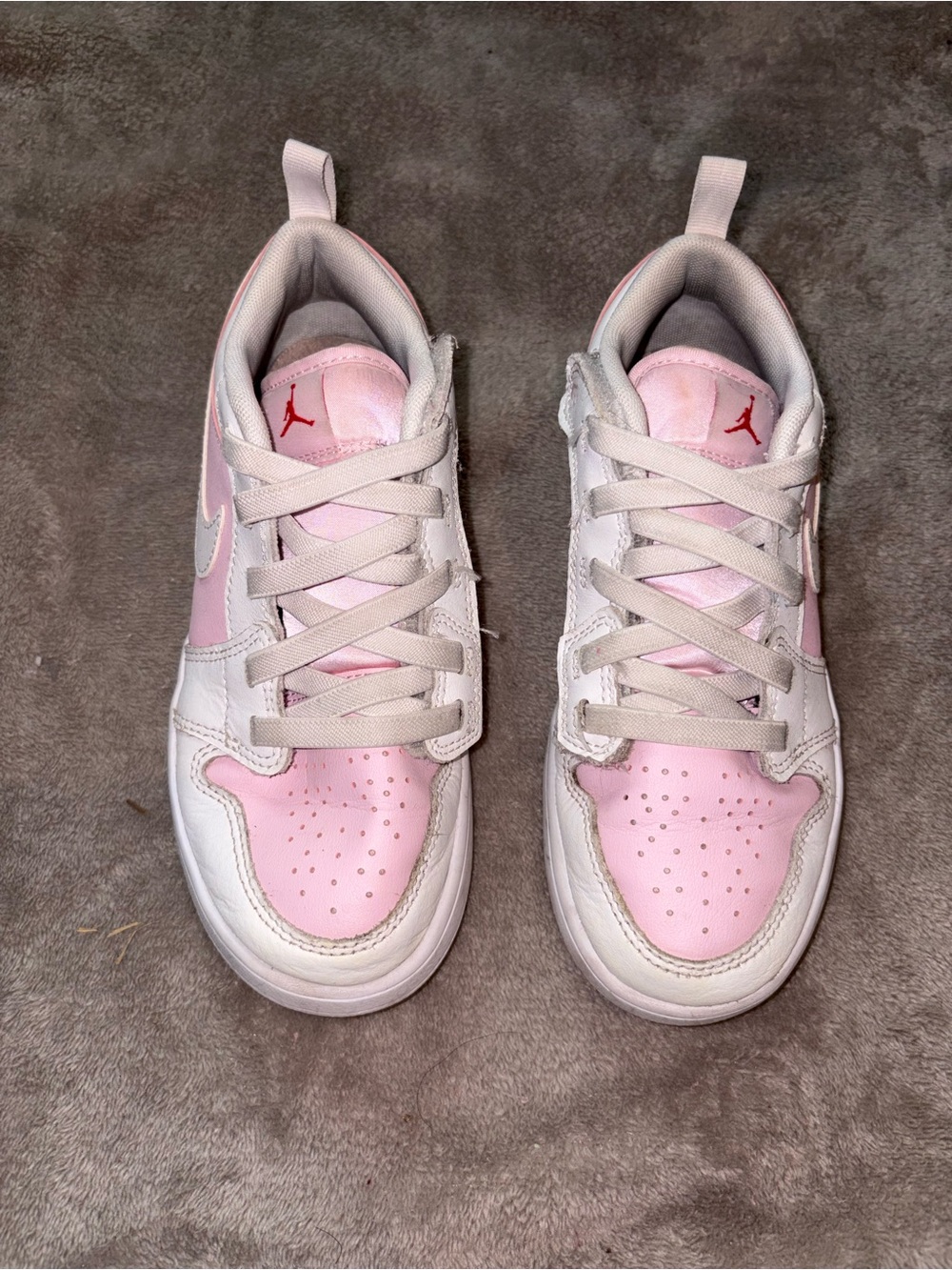 Jordan Kids Low-Top Sneakers in Pink and White